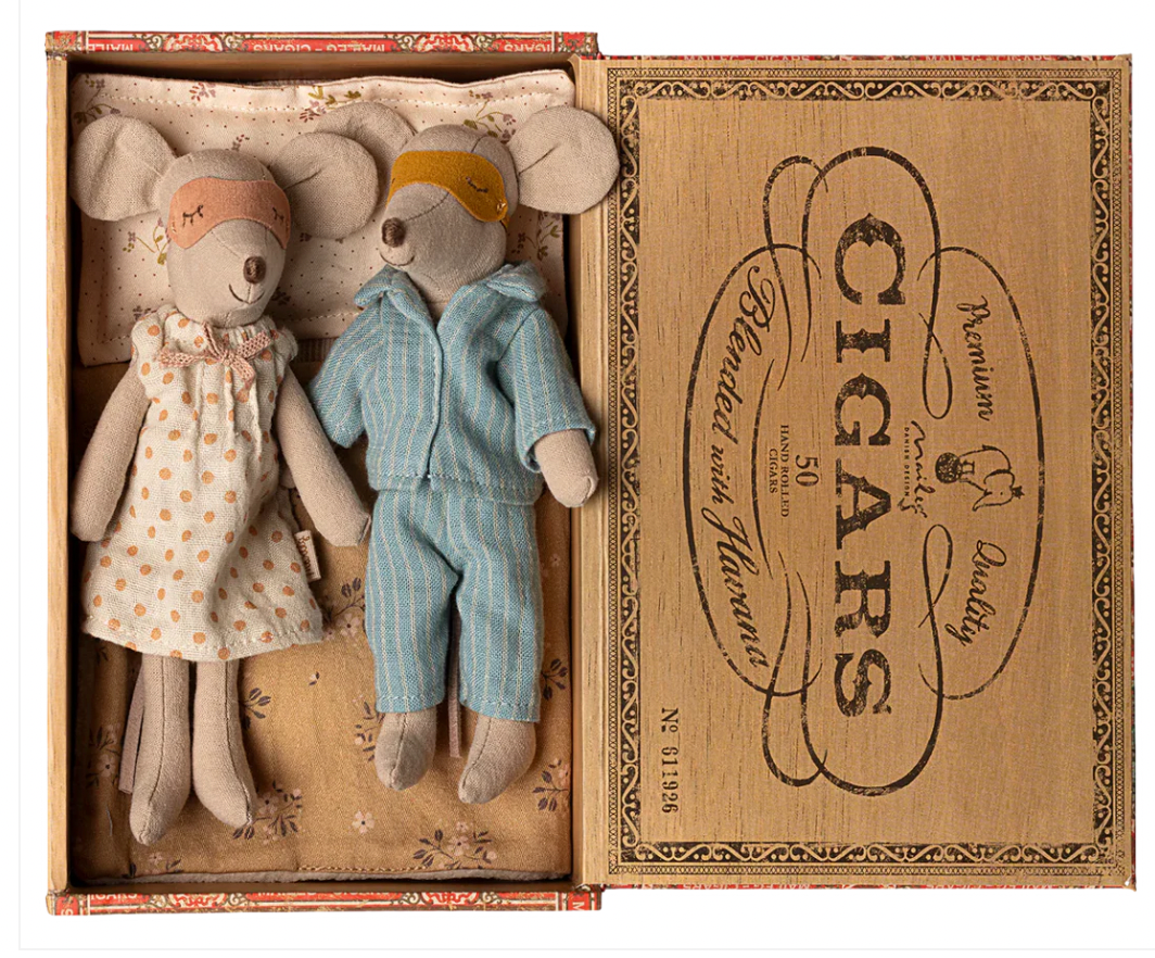 Maileg Mum & Dad mice in cigarbox