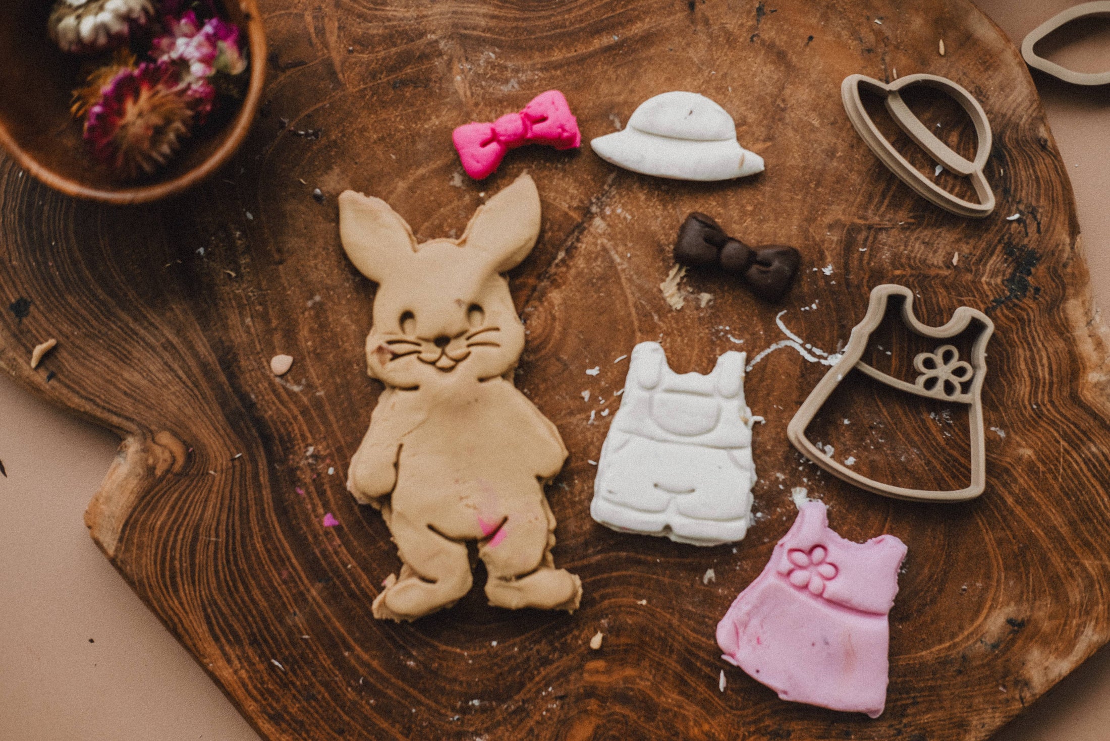 Kinfolk Pantry Bunny Dress-up Cutter Set Eco Tool