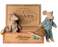 Load image into Gallery viewer, Maileg Mum & Dad mice in cigarbox
