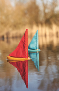 Load image into Gallery viewer, Goki Puddle boat (Blue or Red)
