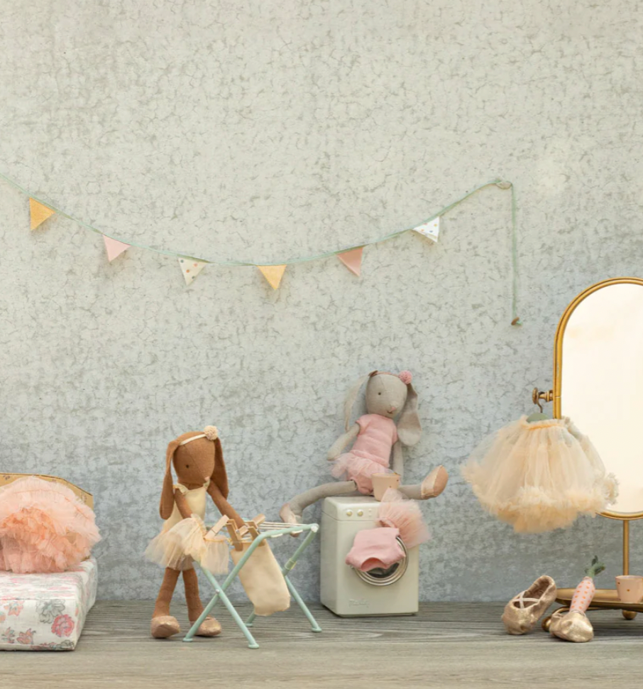 Maileg Bunny size 2, Chocolate brown - Ballet suit and skirt cream or Bunny size 2, Classic - Ballet suit and skirt rose