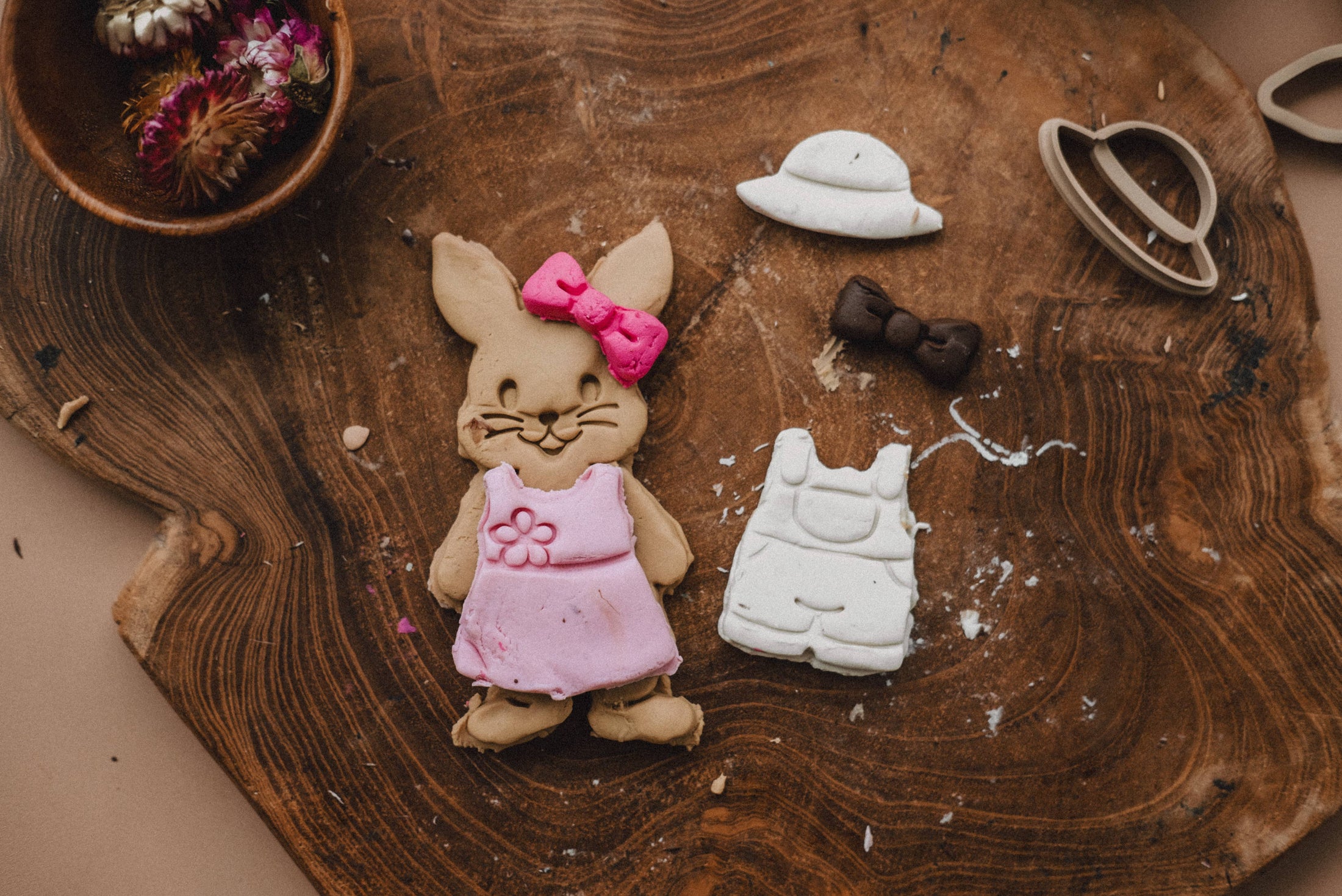 Kinfolk Pantry Bunny Dress-up Cutter Set Eco Tool