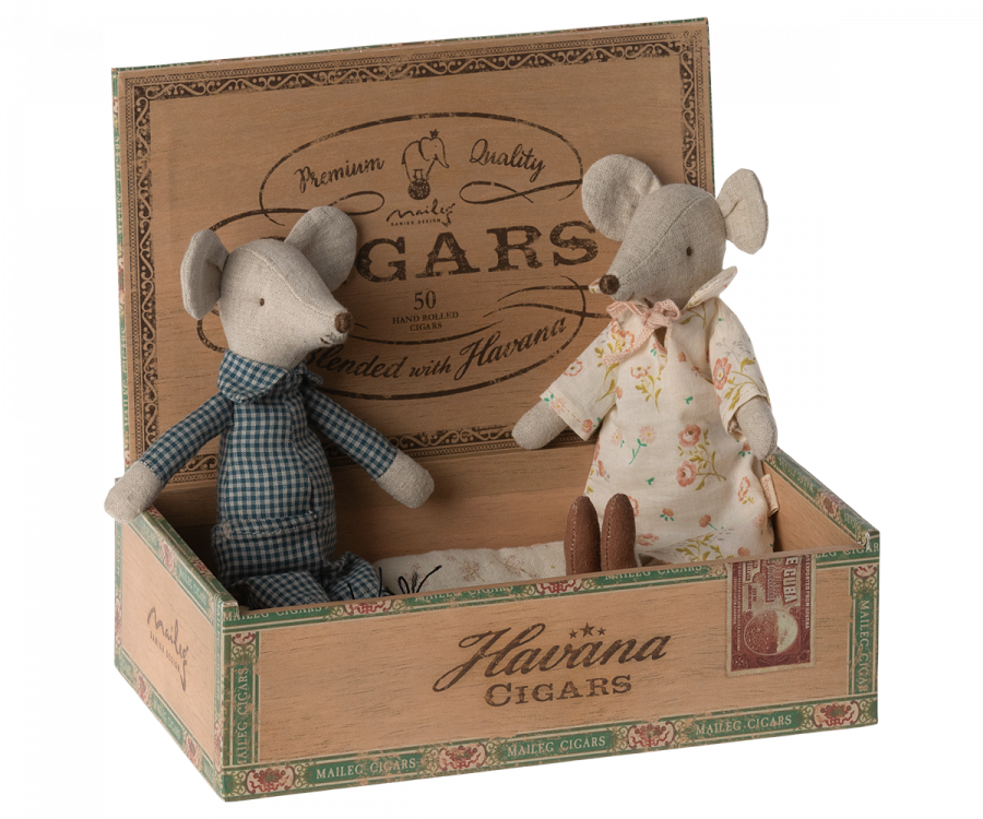 Maileg Grandma and Grandpa Mice in Cigarbox 2023