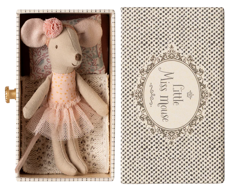 Maileg Dancing Mouse Little Sister in Daybed