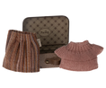Load image into Gallery viewer, Maileg Knitted Blouse & Skirt in Suitcase, Mouse - Grandma
