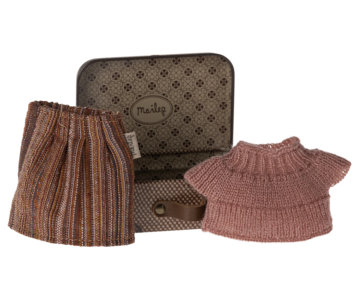 Maileg Knitted Blouse & Skirt in Suitcase, Mouse - Grandma